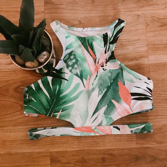 Forever 21 Other - Tropical razor back bikini top